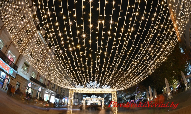 Инцидент с коледната украса в центъра на Пловдив